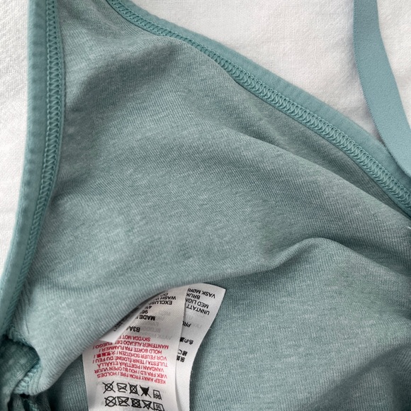 Gymshark Teal Sports Bra, top, and Leggings Set - Picture 5 of 7